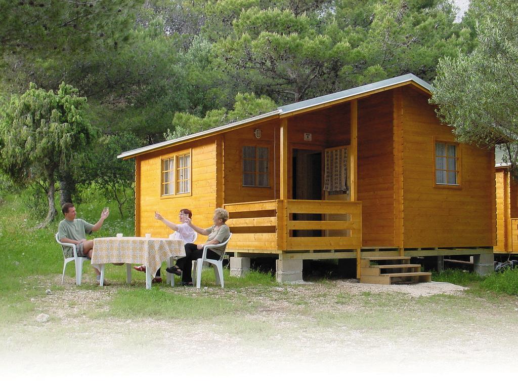 Victoria Cottage Camping Dole Blato  Ngoại thất bức ảnh